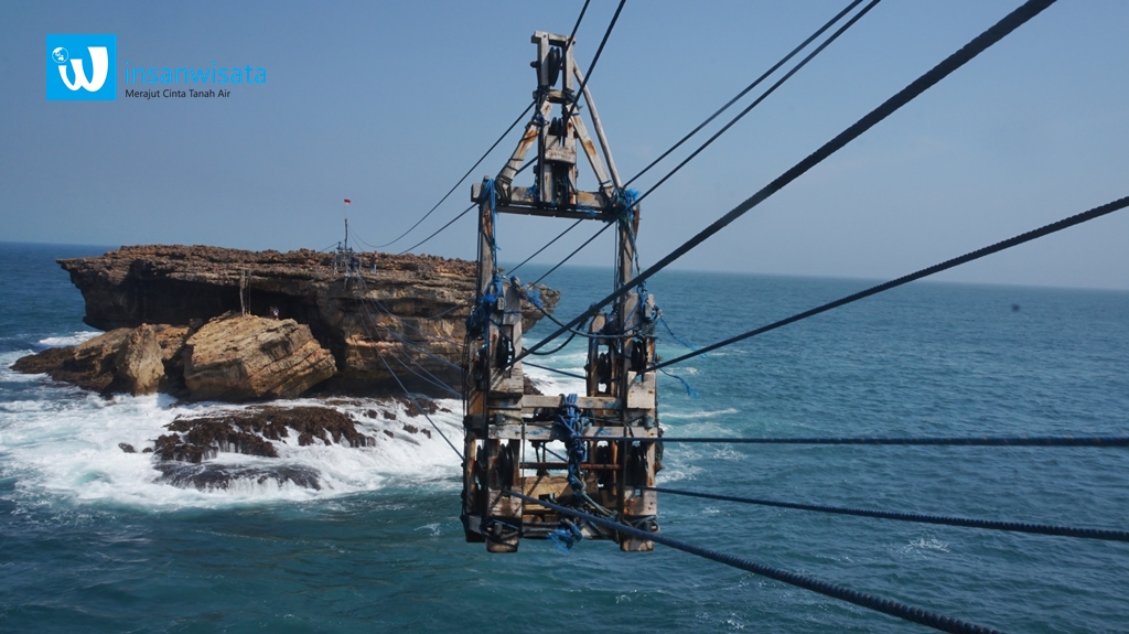 Pantai Timang, Mempesona Karena Gondola