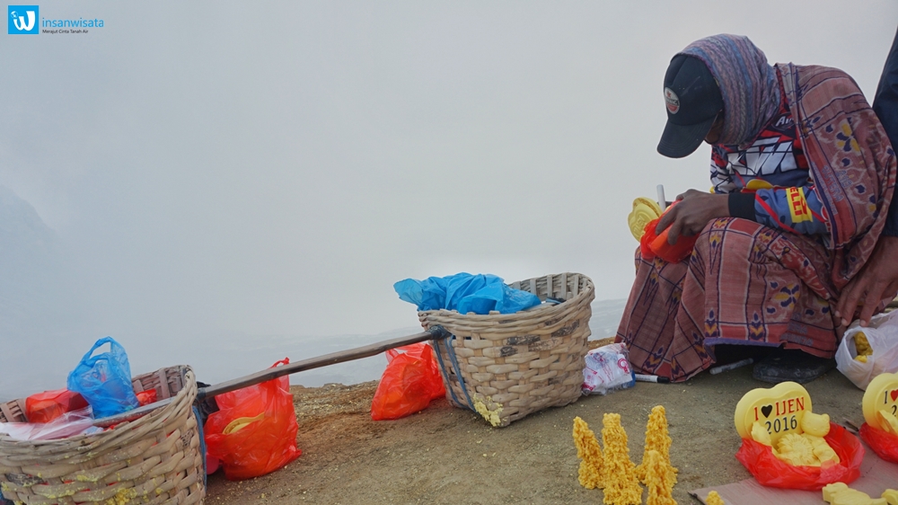 Souvenir khas Kawah Ijen