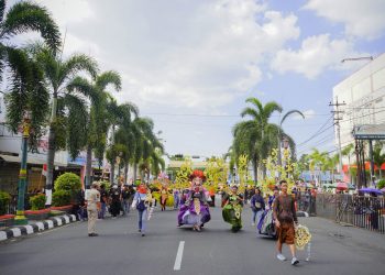 Menyaksikan kemeriahan Klaten Lurik Carnival
