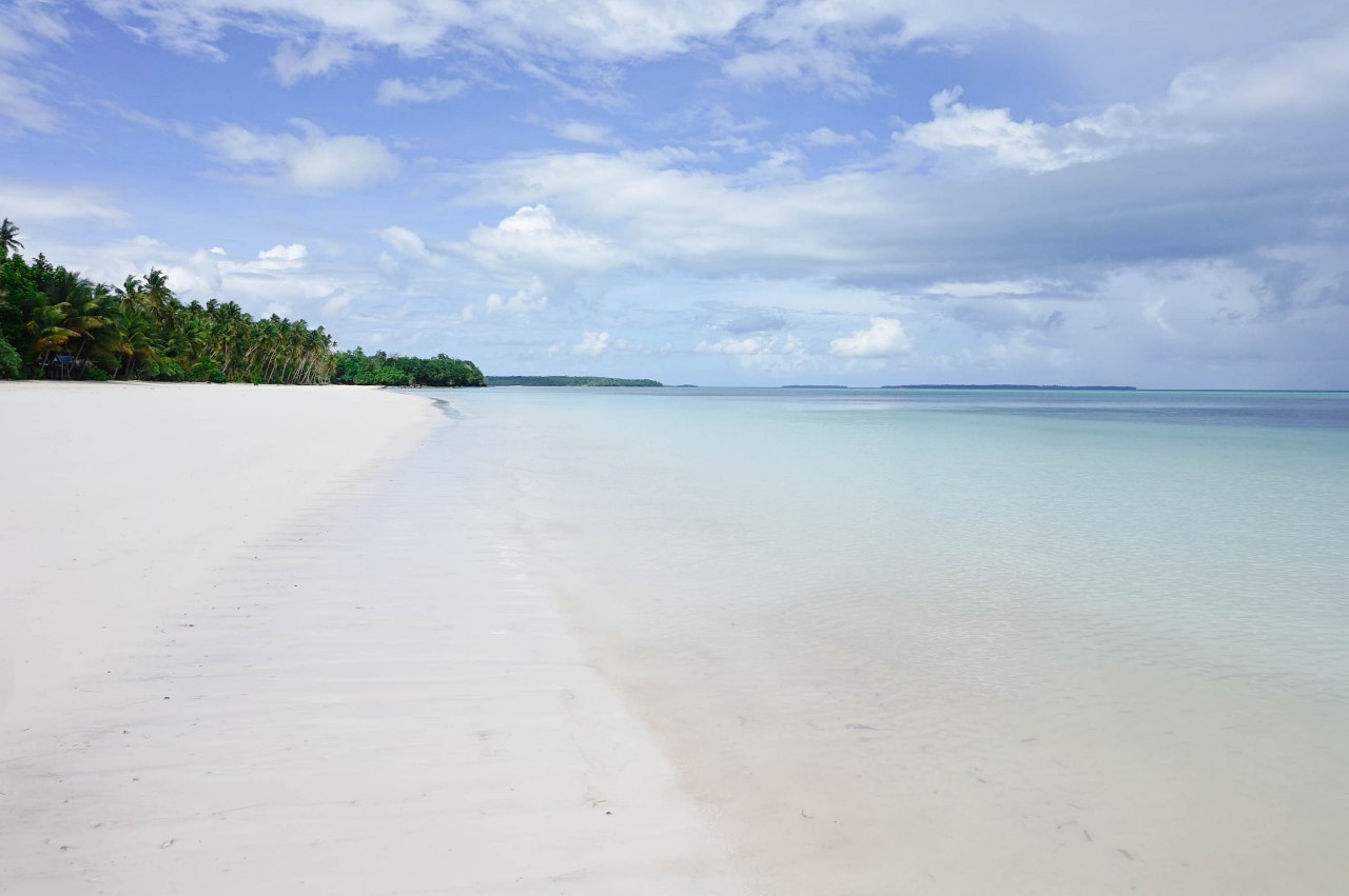 Pantai Pasir Panjang Ngurbloat