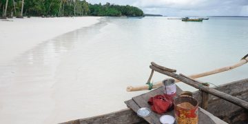 Pantai Pasir Panjang Ngurbloat