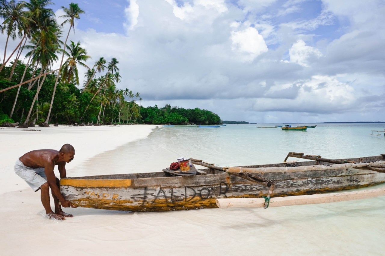 Pantai Pasir Panjang Ngurbloat