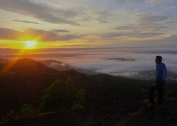 Puncak Gunung Tunggak Gunung Gentong