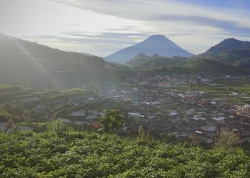 Keindahan Tanah Para Dewa dari Bukit Scotter, Dieng