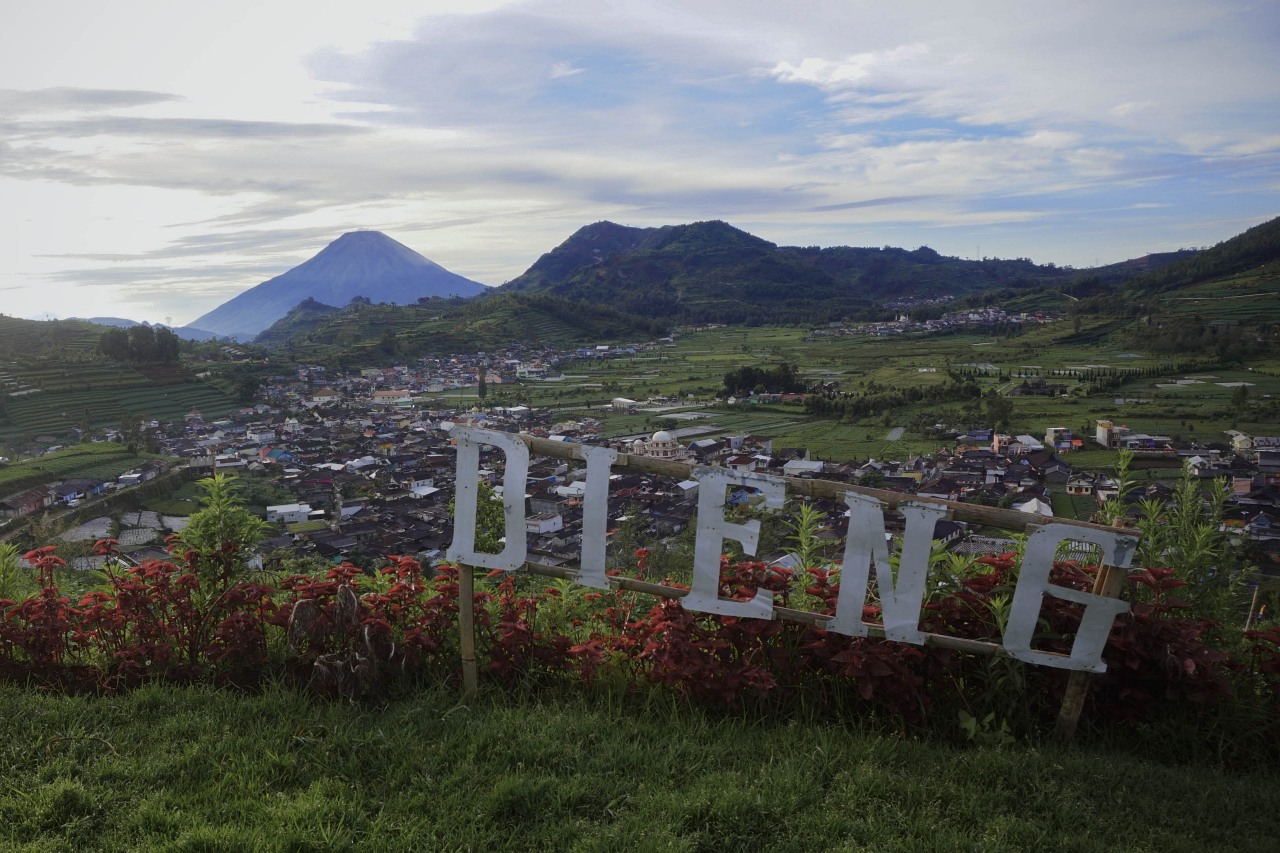 Keindahan Tanah Para Dewa dari Bukit Scotter, Dieng